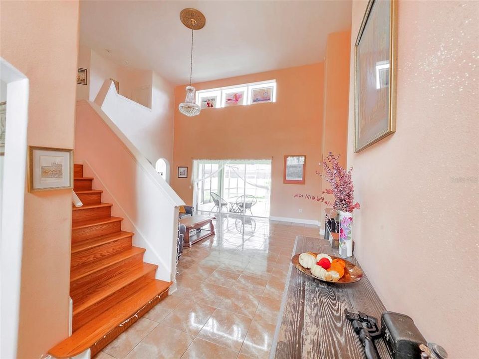 Activo con contrato: $449,900 (5 camas, 3 baños, 3314 Pies cuadrados)