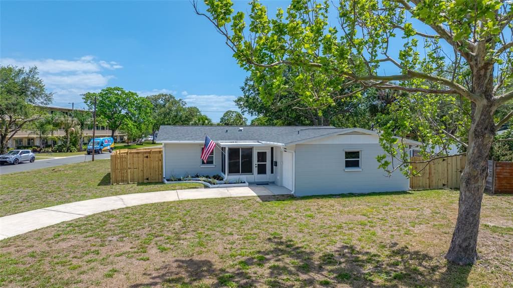 Activo con contrato: $399,000 (3 camas, 2 baños, 1368 Pies cuadrados)