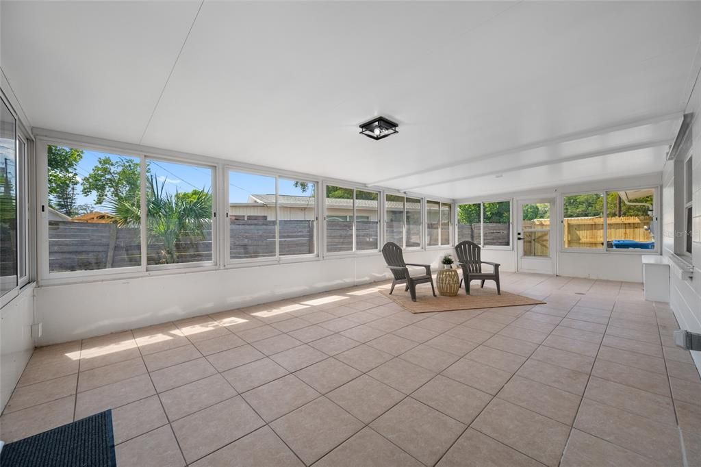 Activo con contrato: $399,000 (3 camas, 2 baños, 1368 Pies cuadrados)