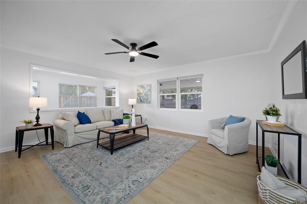 Activo con contrato: $399,000 (3 camas, 2 baños, 1368 Pies cuadrados)