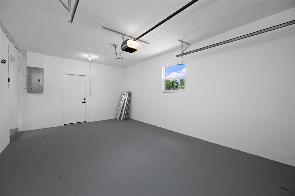 Activo con contrato: $399,000 (3 camas, 2 baños, 1368 Pies cuadrados)