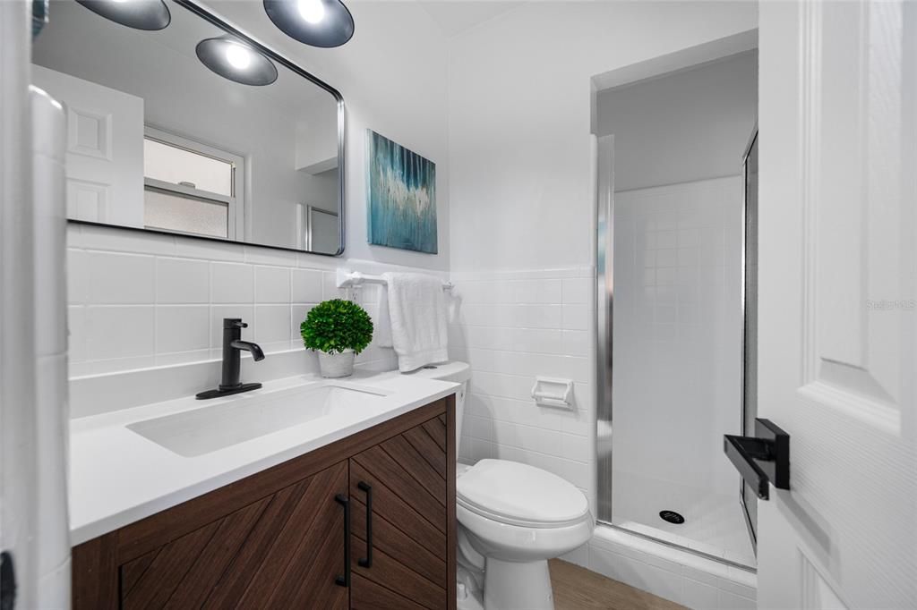 Activo con contrato: $399,000 (3 camas, 2 baños, 1368 Pies cuadrados)