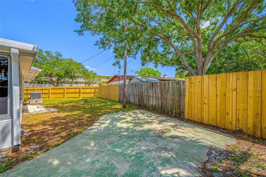Activo con contrato: $399,000 (3 camas, 2 baños, 1368 Pies cuadrados)