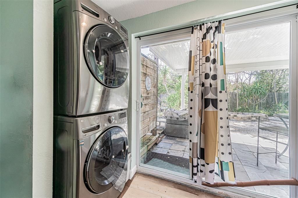 Active With Contract: $284,500 (2 beds, 2 baths, 860 Square Feet)