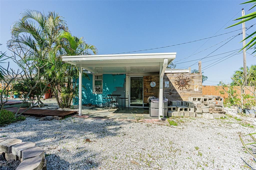 Active With Contract: $284,500 (2 beds, 2 baths, 860 Square Feet)