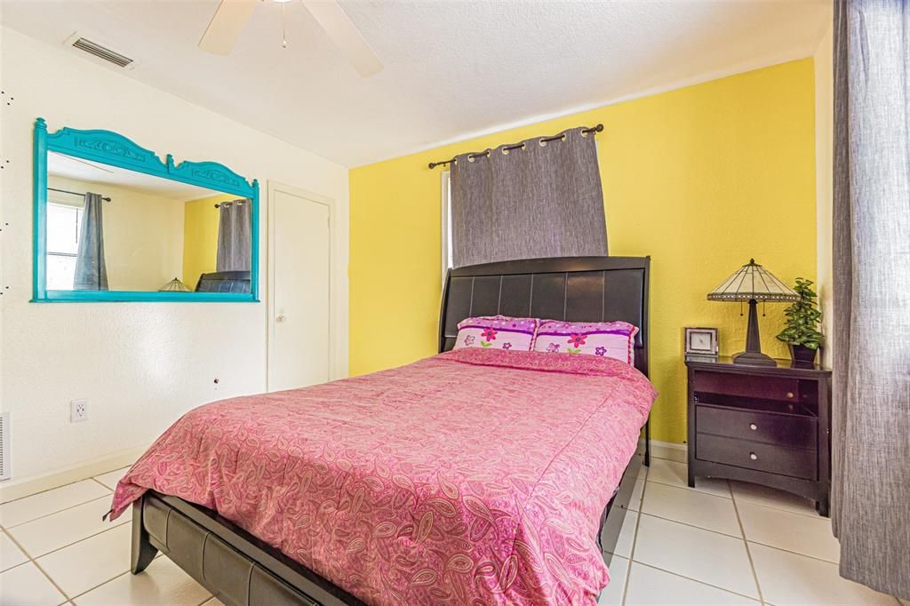 Active With Contract: $284,500 (2 beds, 2 baths, 860 Square Feet)