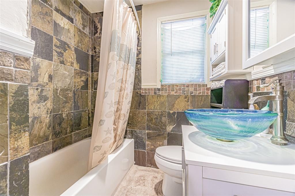 Active With Contract: $284,500 (2 beds, 2 baths, 860 Square Feet)