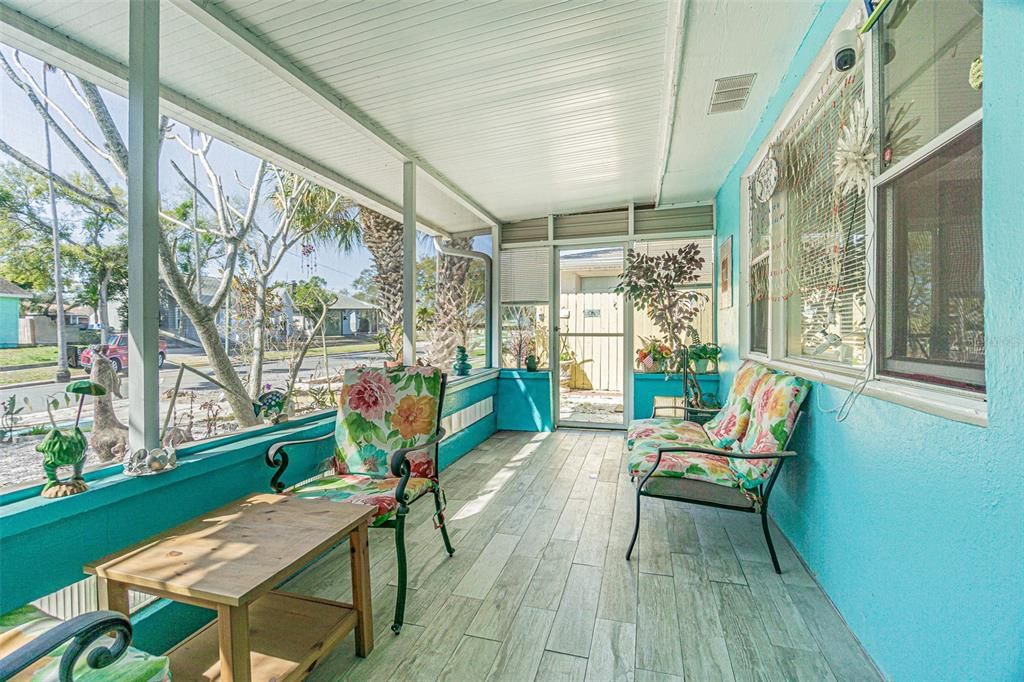 Active With Contract: $284,500 (2 beds, 2 baths, 860 Square Feet)