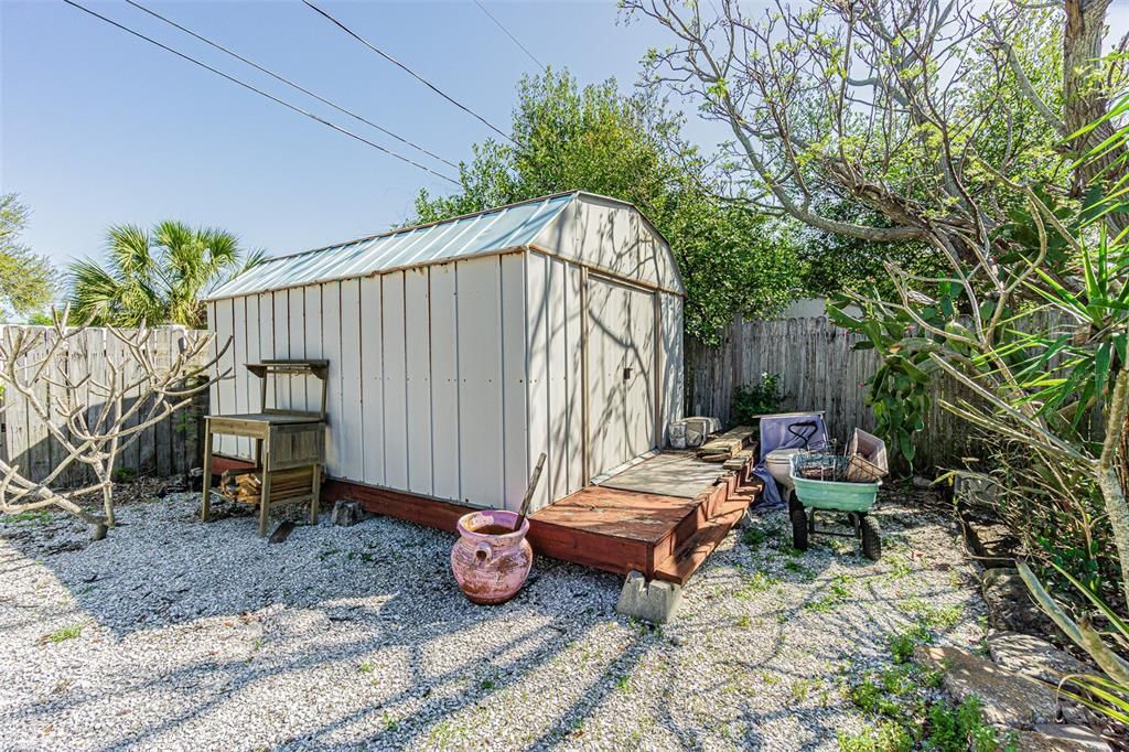 Active With Contract: $284,500 (2 beds, 2 baths, 860 Square Feet)