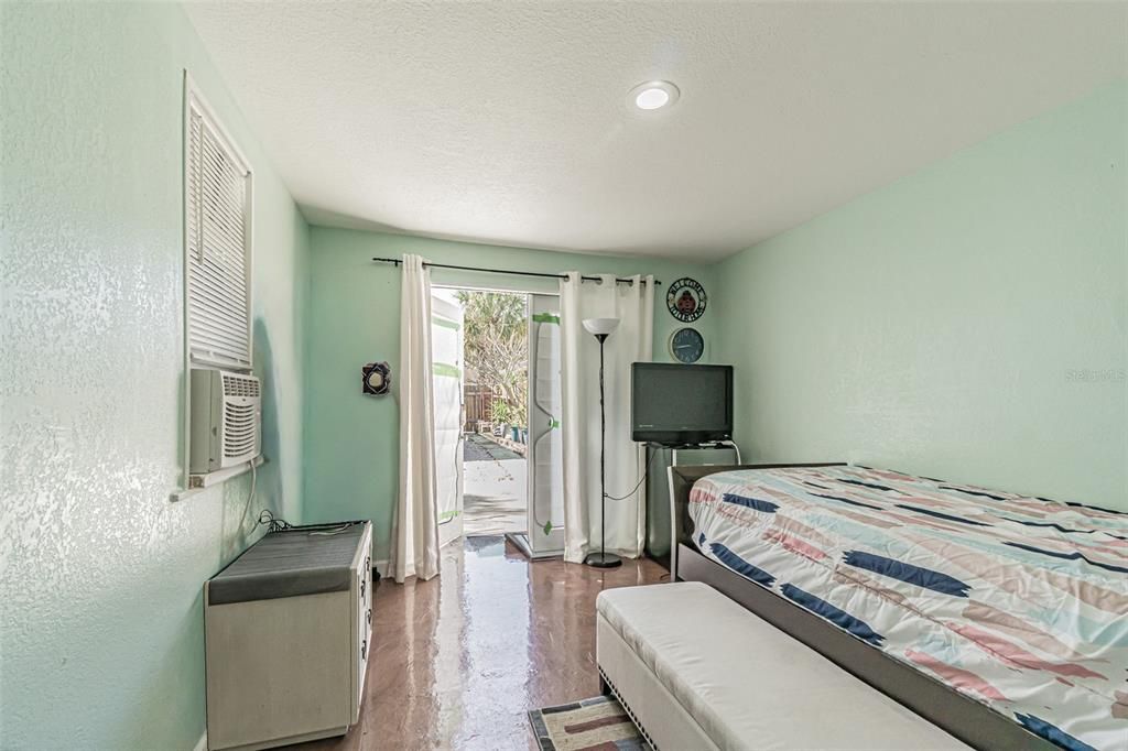 Active With Contract: $284,500 (2 beds, 2 baths, 860 Square Feet)