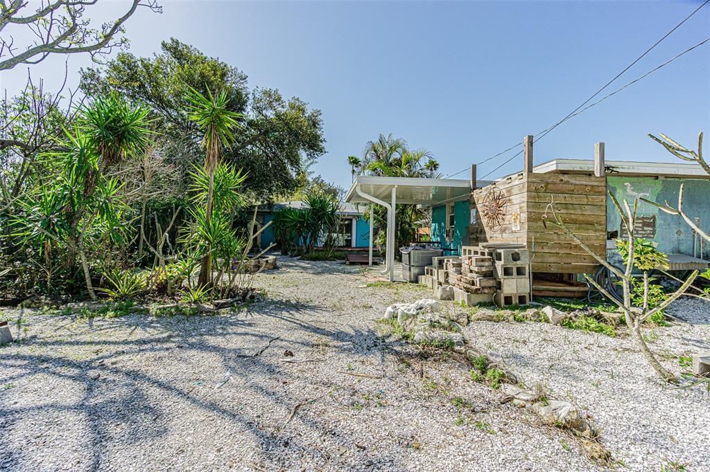 Active With Contract: $284,500 (2 beds, 2 baths, 860 Square Feet)
