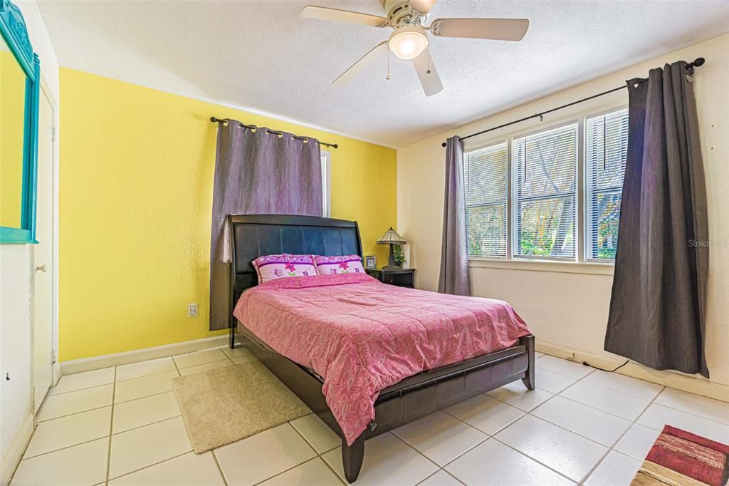 Active With Contract: $284,500 (2 beds, 2 baths, 860 Square Feet)