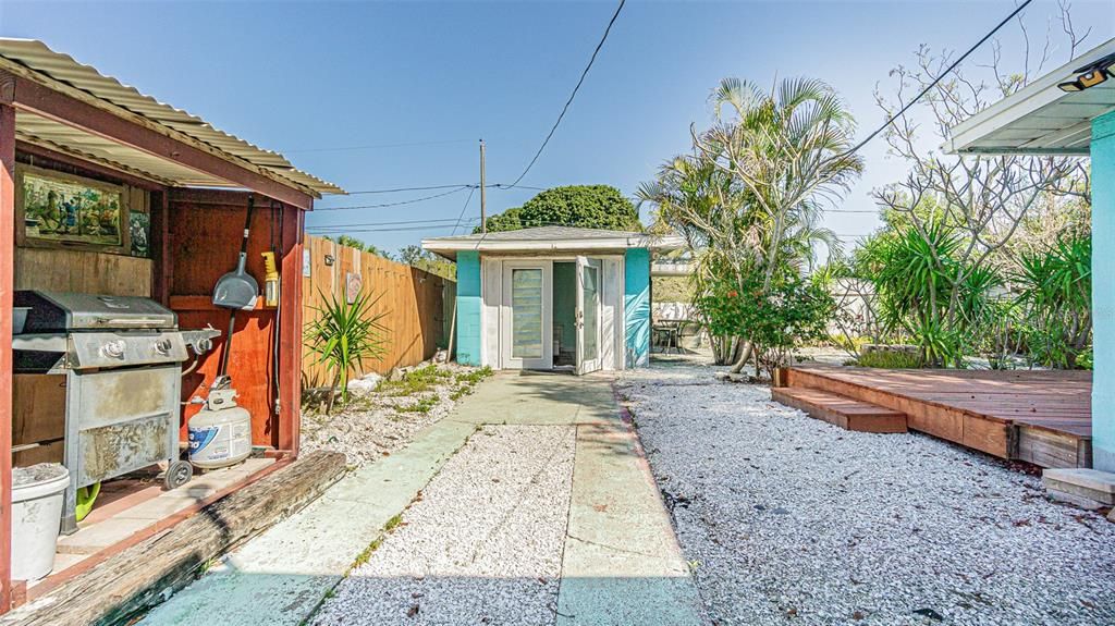Active With Contract: $284,500 (2 beds, 2 baths, 860 Square Feet)