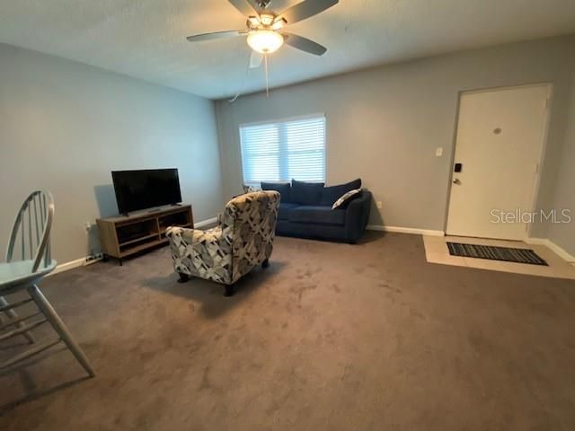 Active With Contract: $1,449 (1 beds, 1 baths, 765 Square Feet)