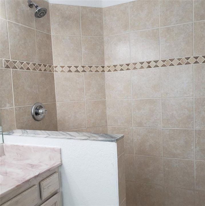 Под контрактом: $1,995 (3 спален, 3 ванн, 1844 Квадратных фут)