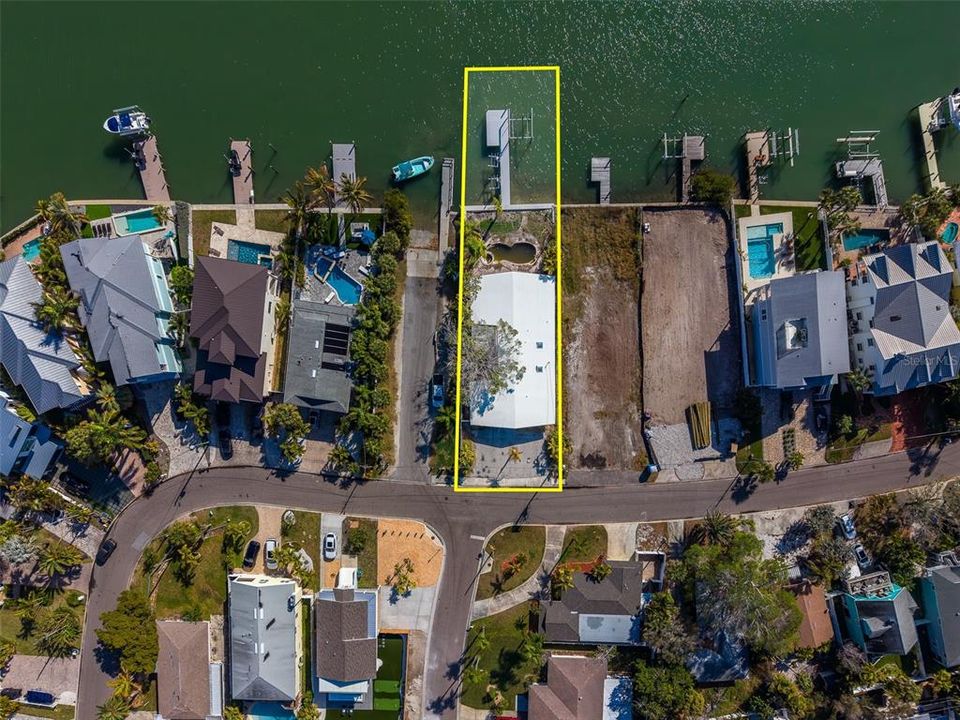 На продажу: $1,150,000 (0.17 acres)