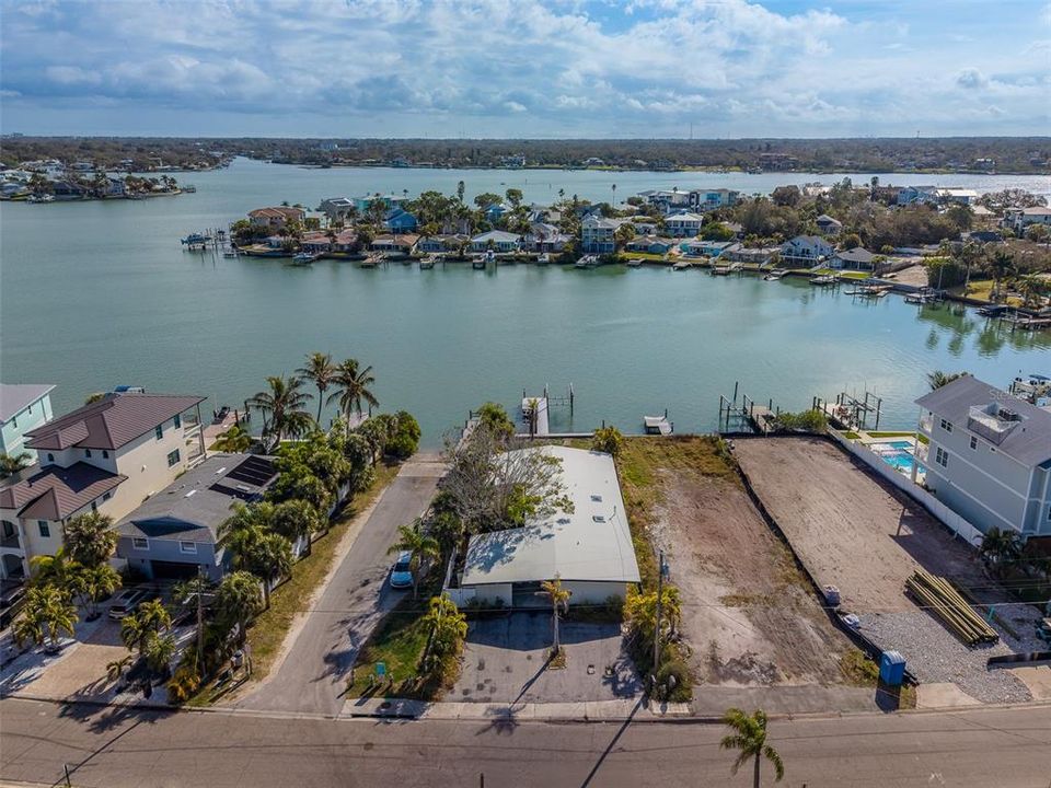 На продажу: $1,150,000 (0.17 acres)