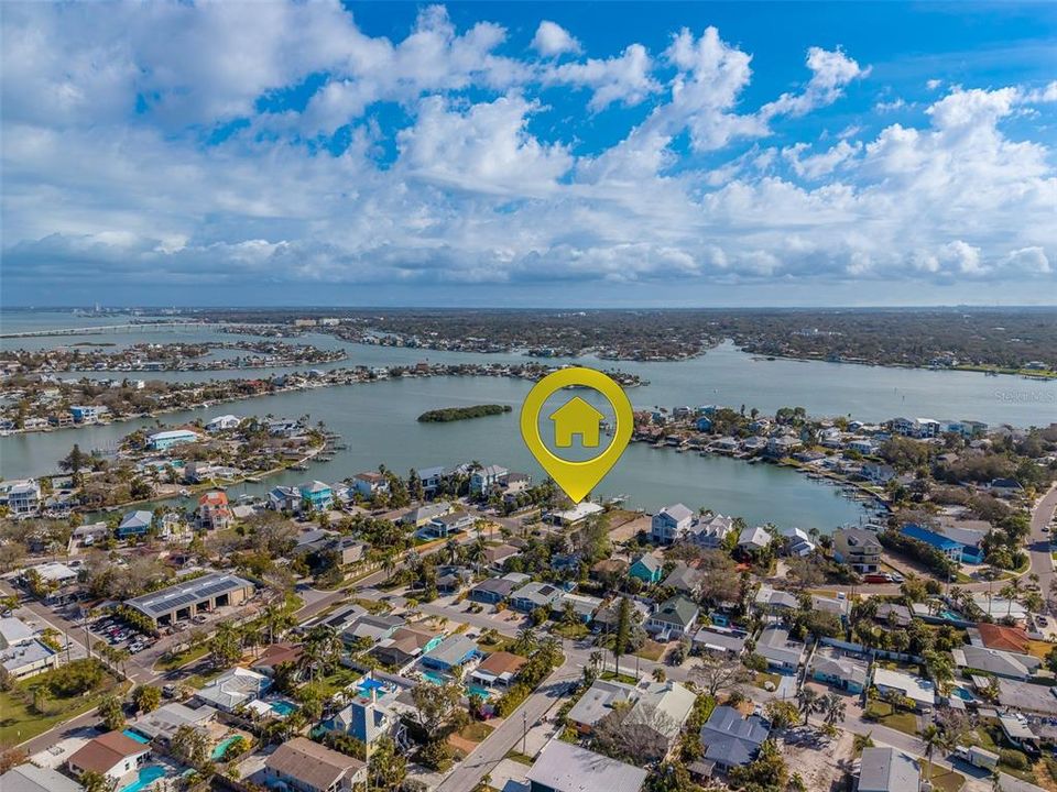 На продажу: $1,150,000 (0.17 acres)