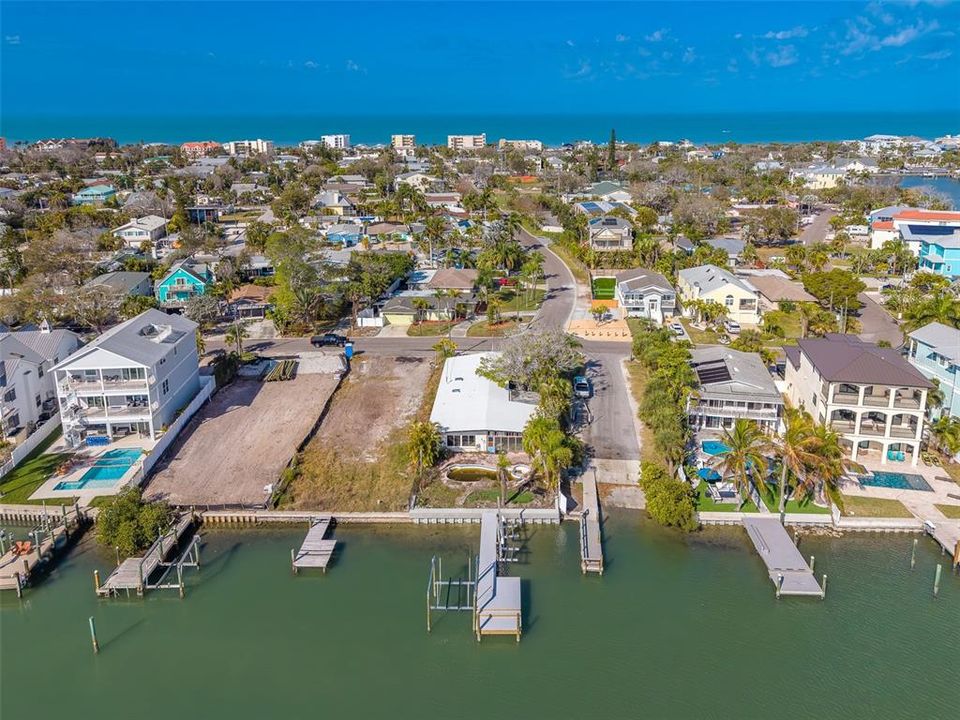 На продажу: $1,150,000 (0.17 acres)