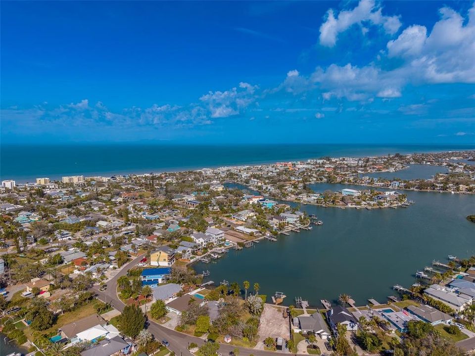 На продажу: $1,150,000 (0.17 acres)