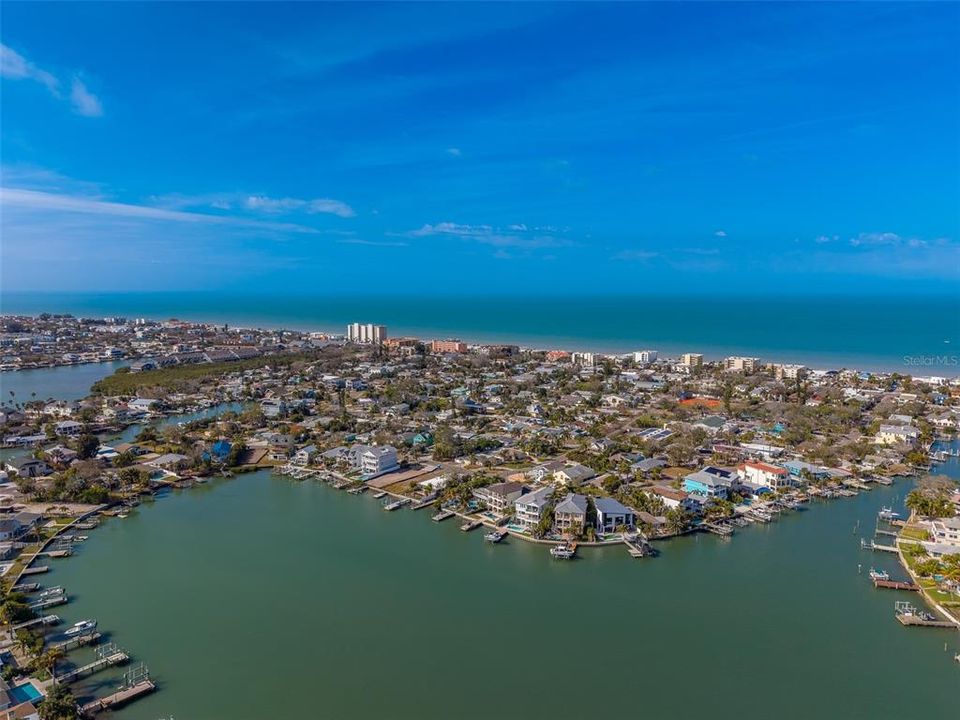 На продажу: $1,150,000 (0.17 acres)