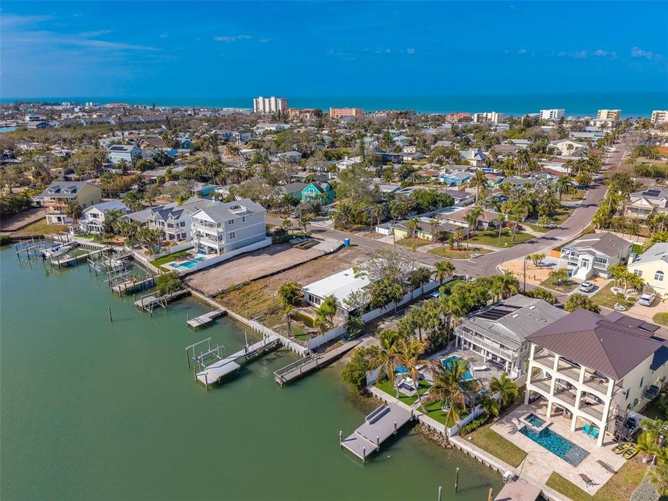 На продажу: $1,150,000 (0.17 acres)