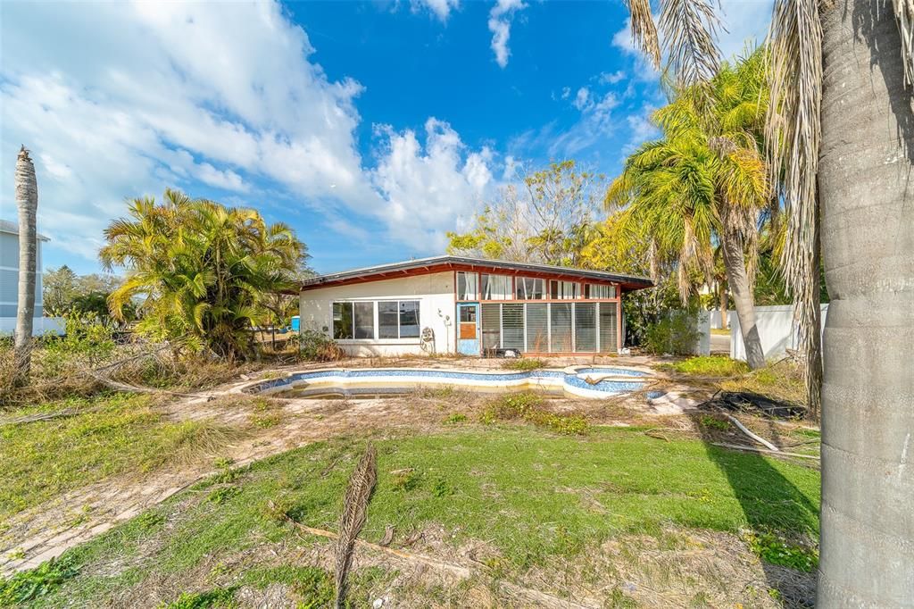 На продажу: $1,150,000 (0.17 acres)