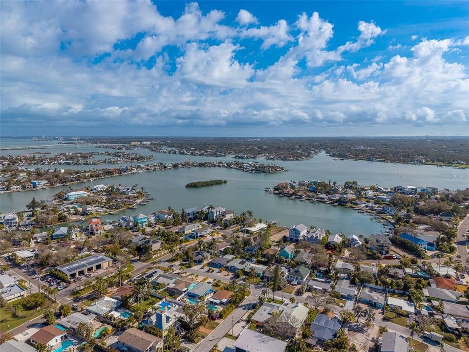 На продажу: $1,150,000 (0.17 acres)