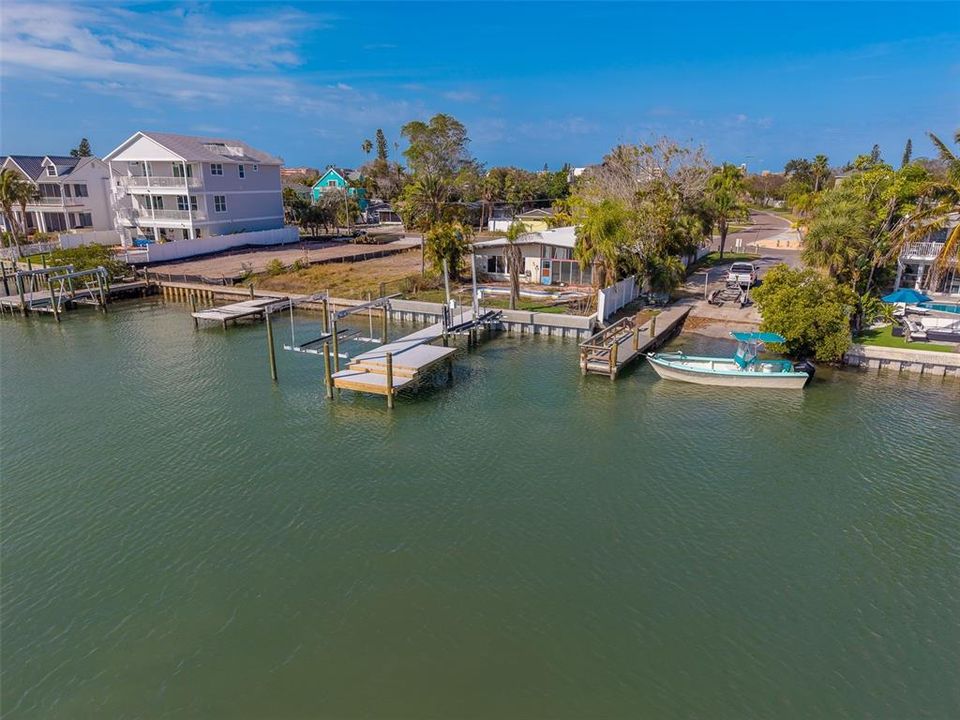 На продажу: $1,150,000 (0.17 acres)