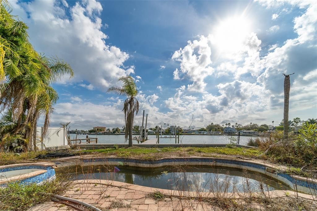 На продажу: $1,150,000 (0.17 acres)