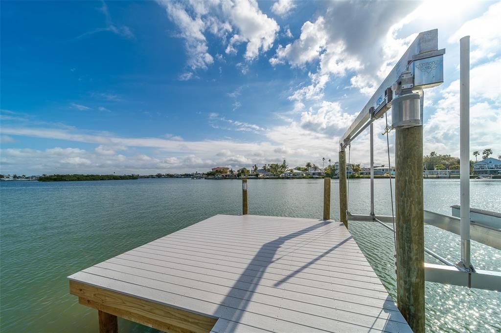 На продажу: $1,150,000 (0.17 acres)