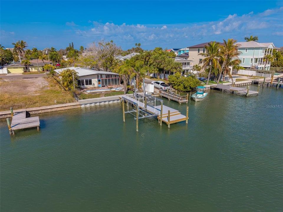 На продажу: $1,150,000 (0.17 acres)