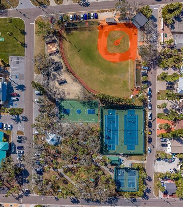 На продажу: $1,150,000 (0.17 acres)