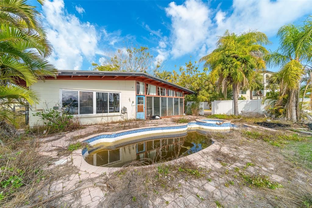 На продажу: $1,150,000 (0.17 acres)