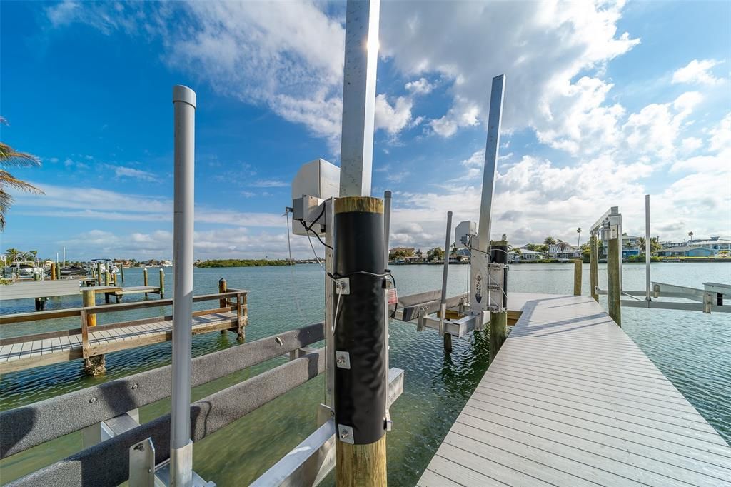 На продажу: $1,150,000 (0.17 acres)