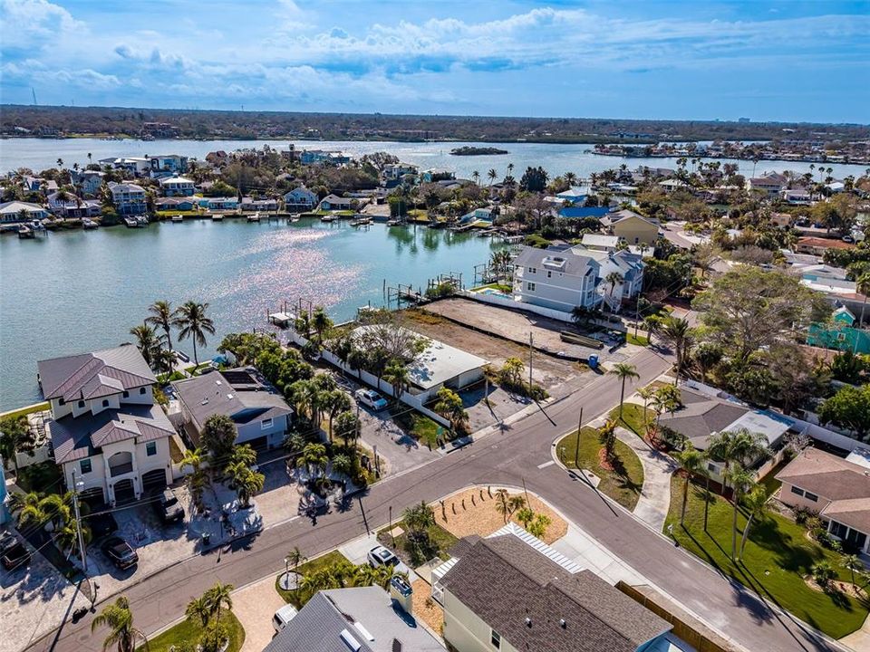 На продажу: $1,150,000 (0.17 acres)