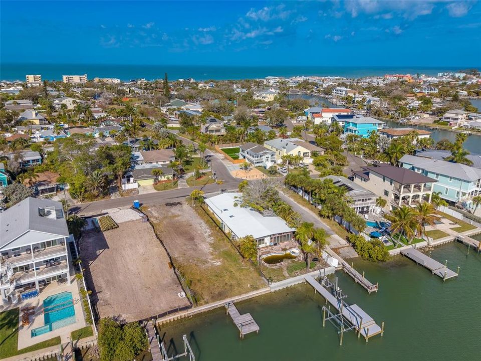 На продажу: $1,150,000 (0.17 acres)