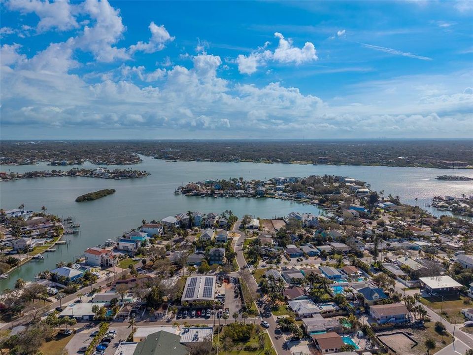 На продажу: $1,150,000 (0.17 acres)