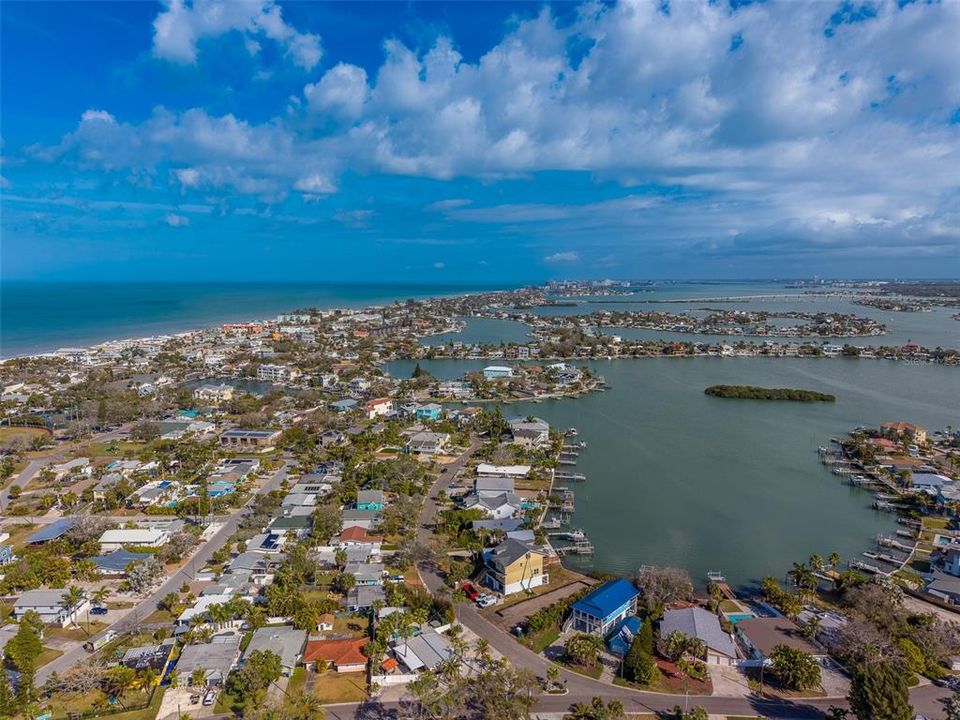 На продажу: $1,150,000 (0.17 acres)