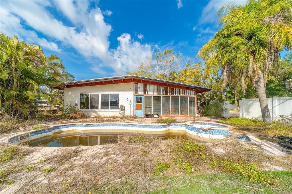 На продажу: $1,150,000 (0.17 acres)