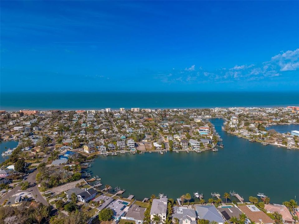 На продажу: $1,150,000 (0.17 acres)