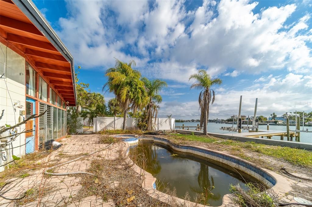 На продажу: $1,150,000 (0.17 acres)