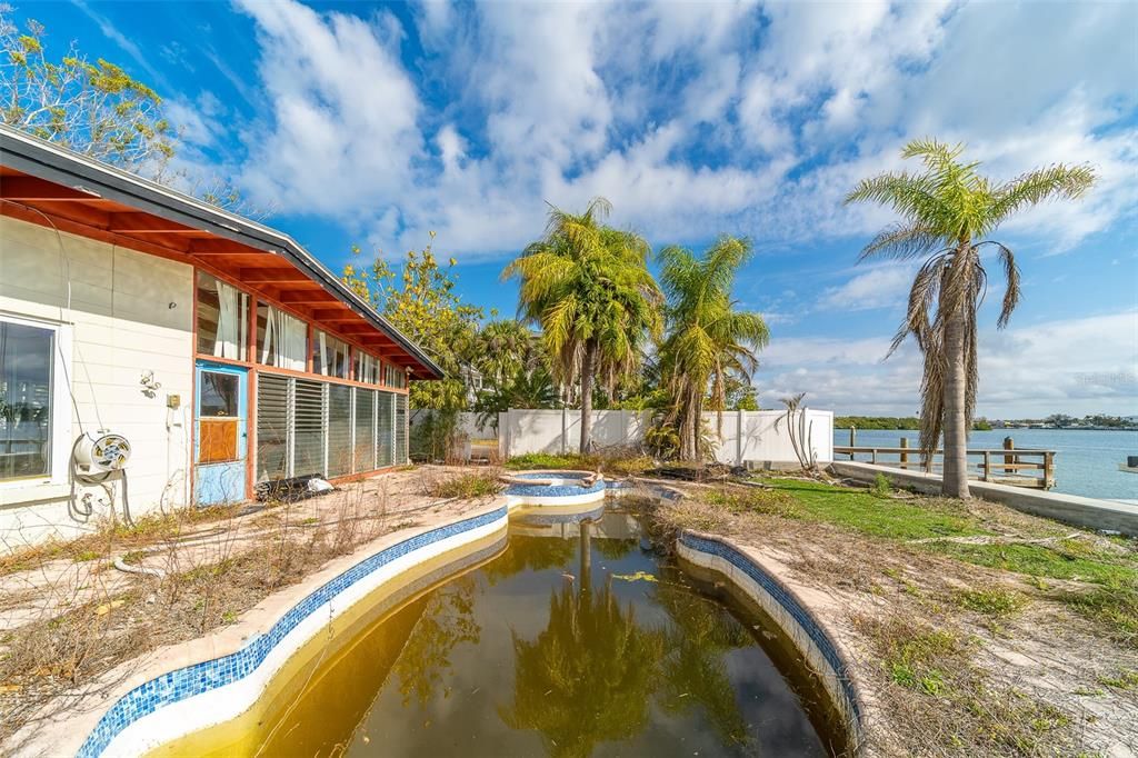 На продажу: $1,150,000 (0.17 acres)