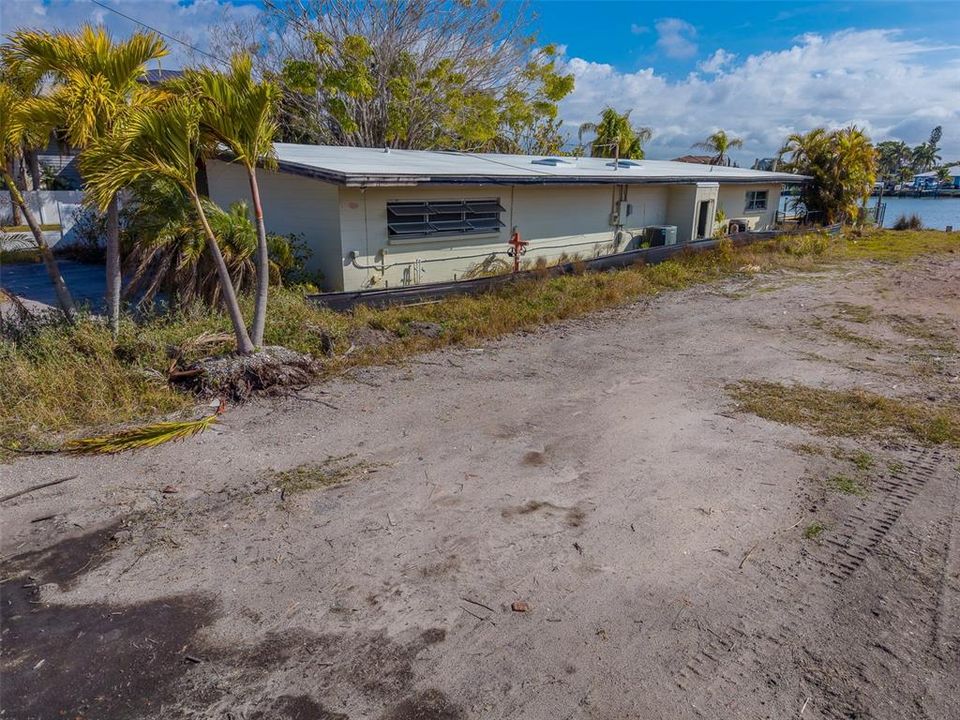 На продажу: $1,150,000 (0.17 acres)