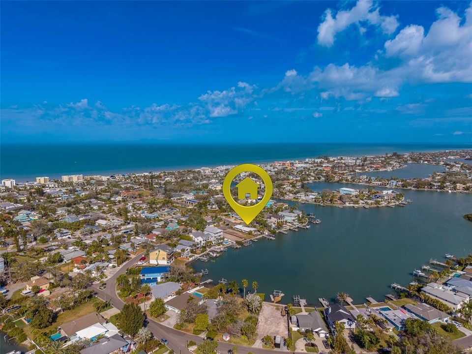 На продажу: $1,150,000 (0.17 acres)