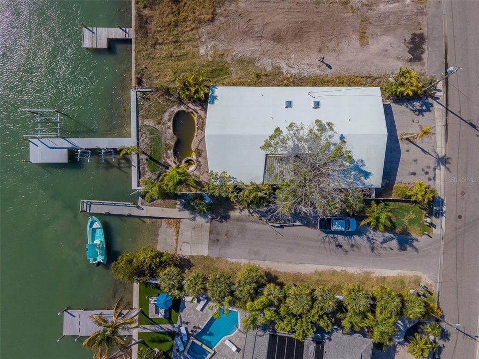 На продажу: $1,150,000 (0.17 acres)