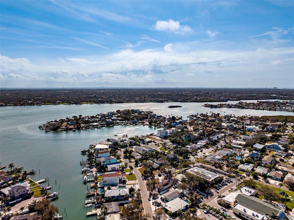 На продажу: $1,150,000 (0.17 acres)