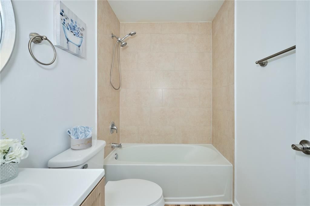 For Sale: $549,000 (6 beds, 0 baths, 2418 Square Feet)