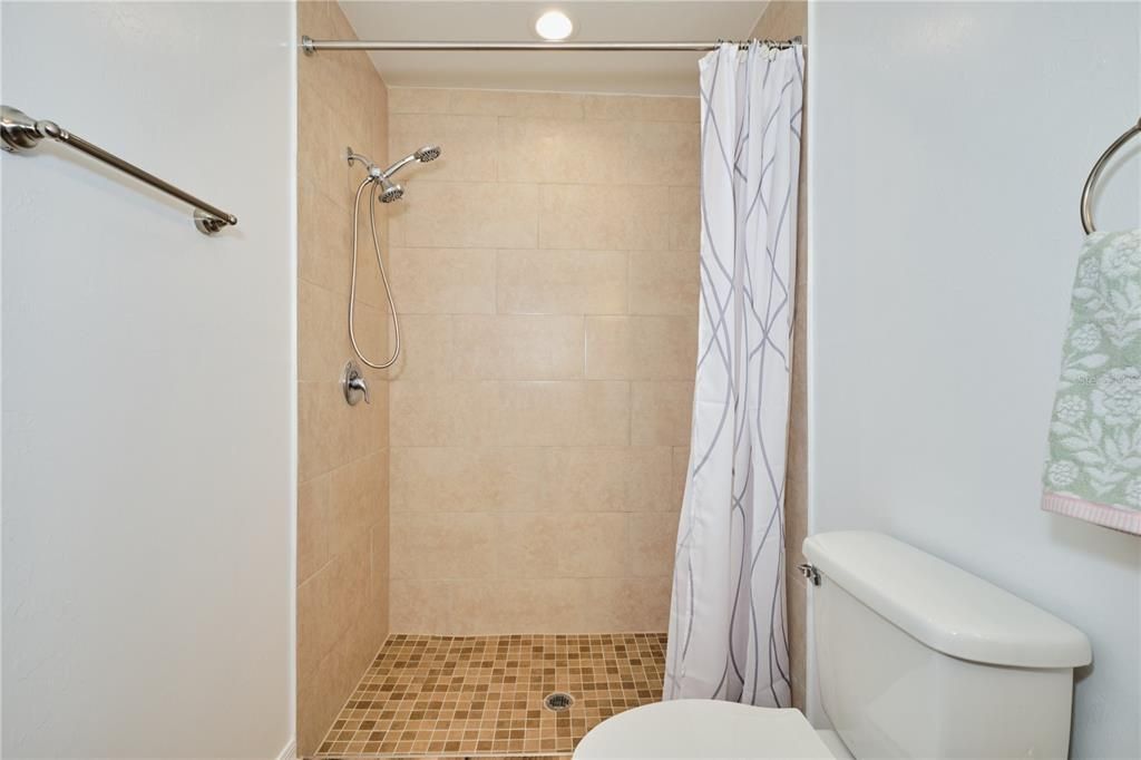 For Sale: $549,000 (6 beds, 0 baths, 2418 Square Feet)