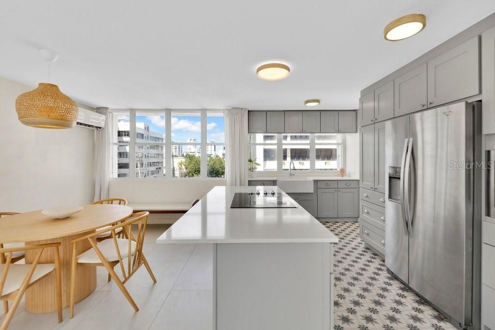 En Venta: $935,000 (2 camas, 2 baños, 1301 Pies cuadrados)